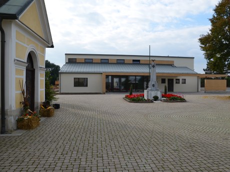 Pfarrzentrum LR